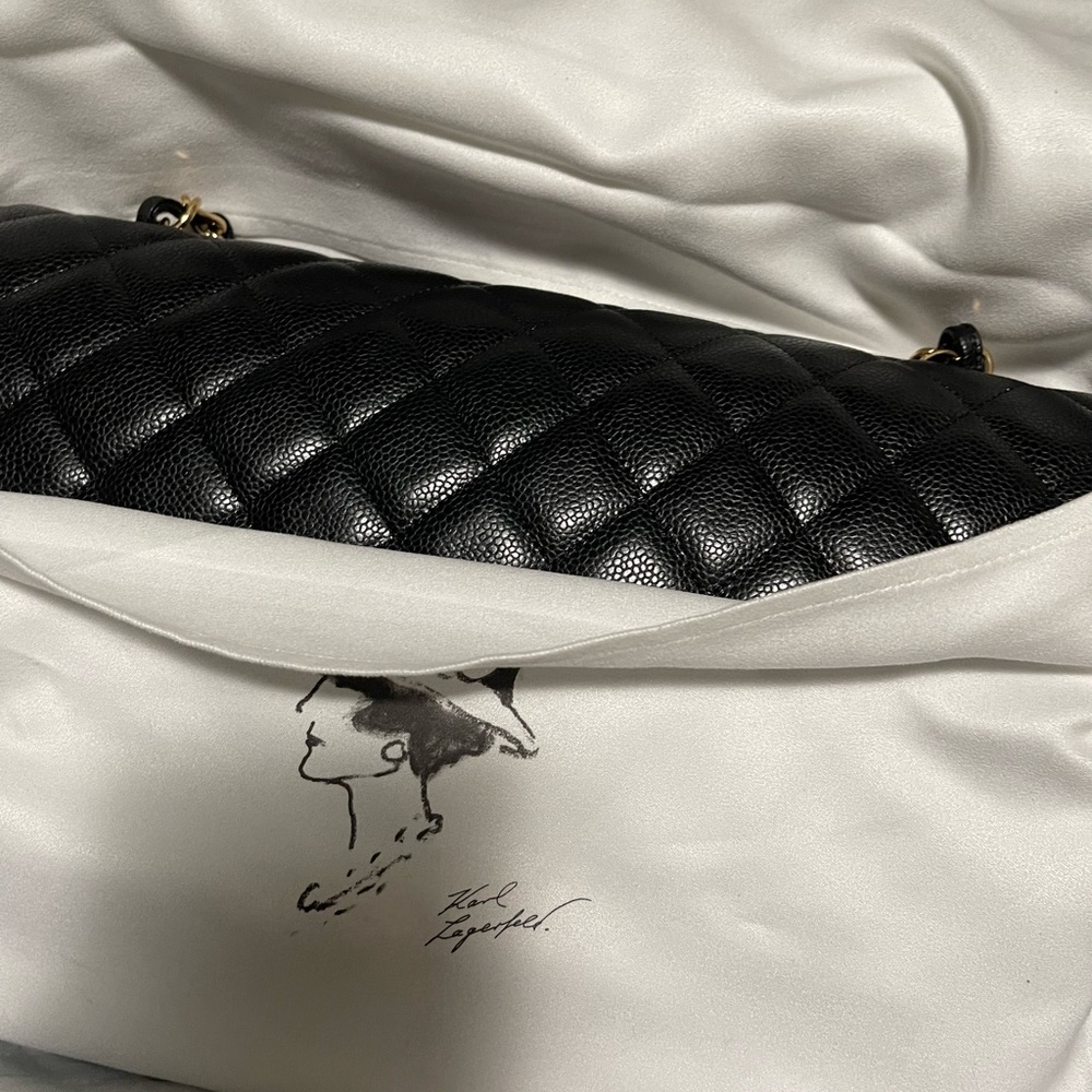 Authentic Chanel Timeless Classic Maxi DoubleFlap Caviar Leather w/Gold hardware - Picture 5 of 14